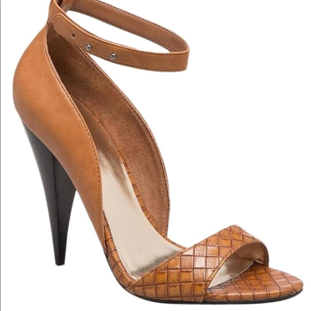 Shoe